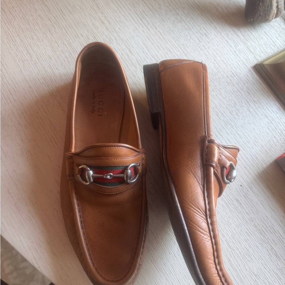 Gucci Tan Leather Loafers with Red and Green Accents - Picture 4 of 9